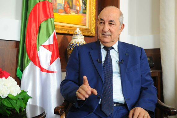 hakimzin4's tweet photo. لماذا لا يتم تكريم الأساتذة لي اقسامهم جابت أعلى نسبة نجاح في البكالوريا...؟
أعتقد انه سيكون تحفيز معتبر و مستحق 

#الجزائر https://t.co/4eXo6Exge1