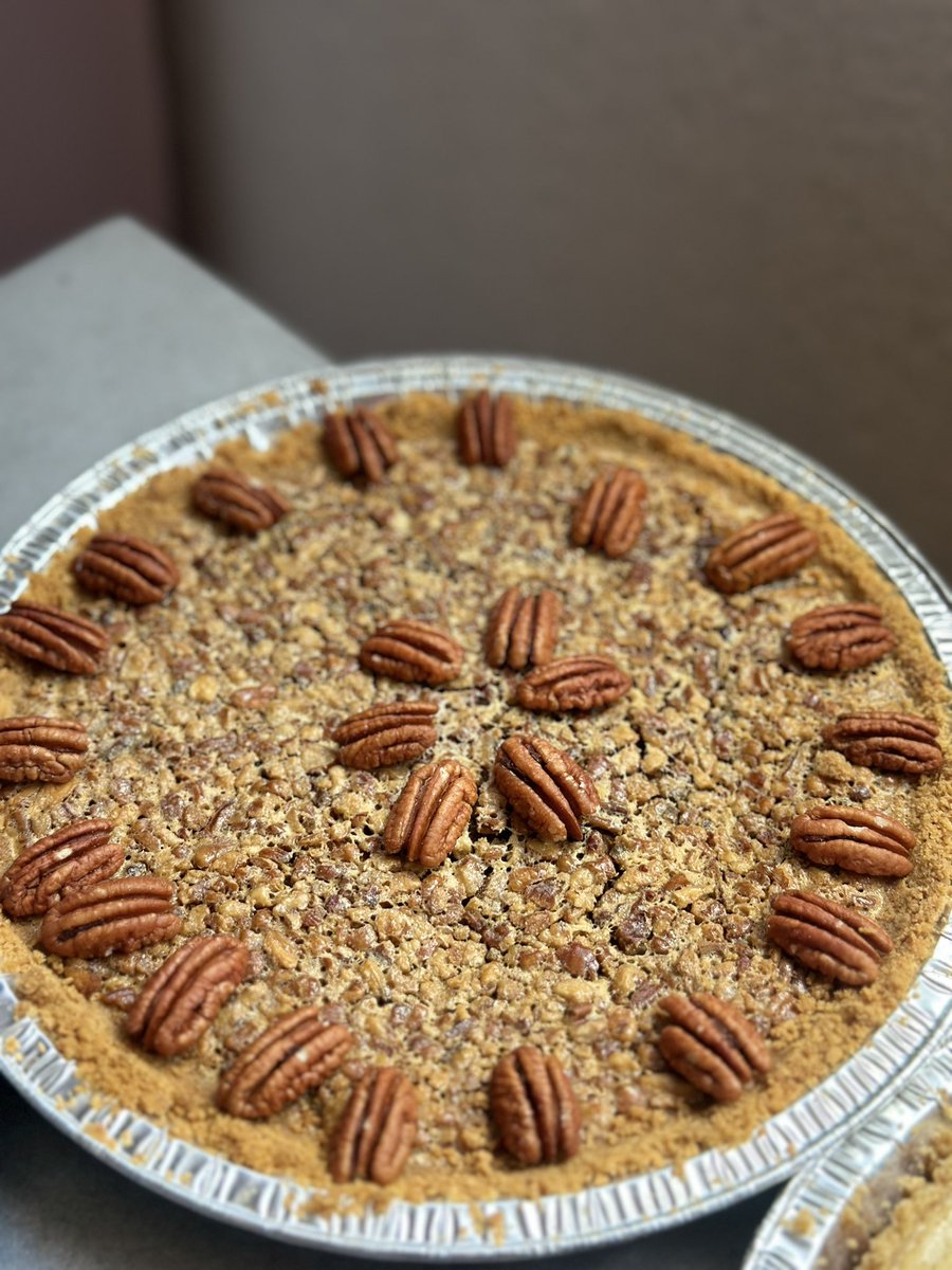 aleecanedo's tweet photo. No sé qué haré cuando viva sola si solo de hacer postres jajaja😂😮‍💨🥧 https://t.co/GxcolXSicV