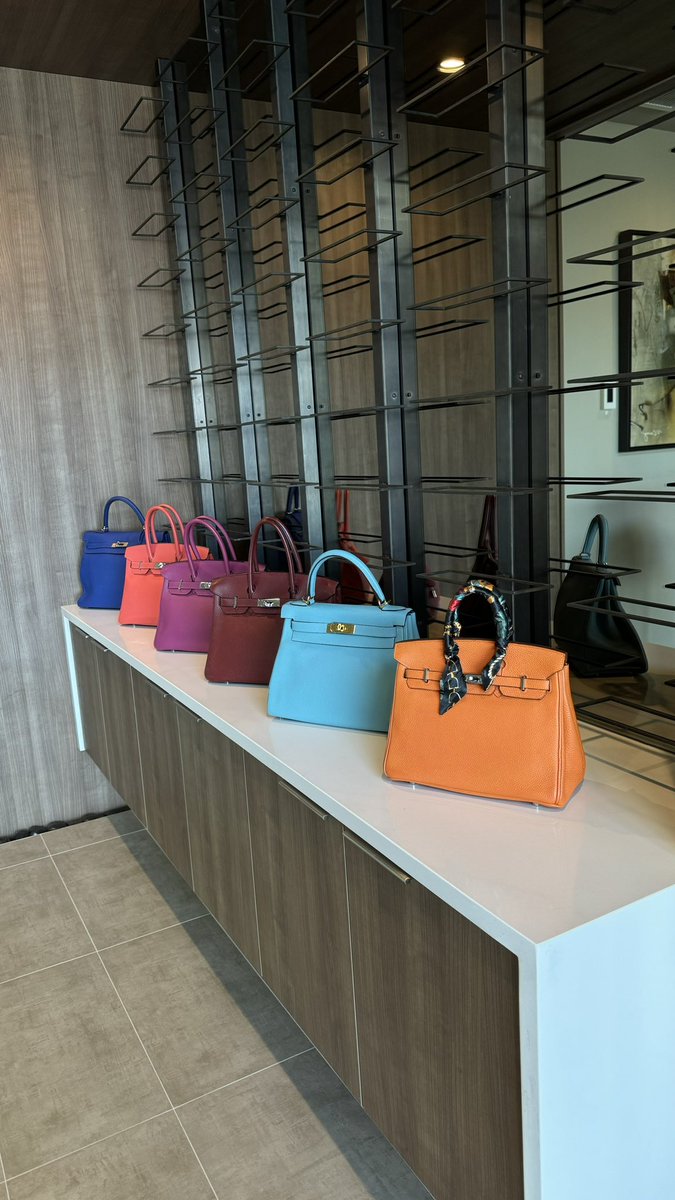 Umar_cassim7's tweet photo. In the mood of Giving…

I owe everything to family. So went out and spent $160k on Hermes Birkins/Kelly to treat my mother, sister and my wife.

All you people making money and not spending it on your family won’t get anywhere.

God is great Alhumdulillah https://t.co/a6Nsxirq8N