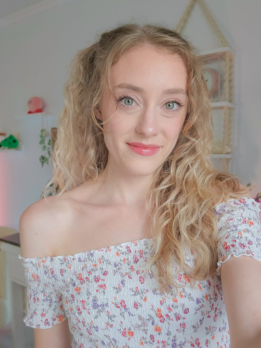 Celebrating my 27th birthday over on twitch with some community mario kart ✨️🎂