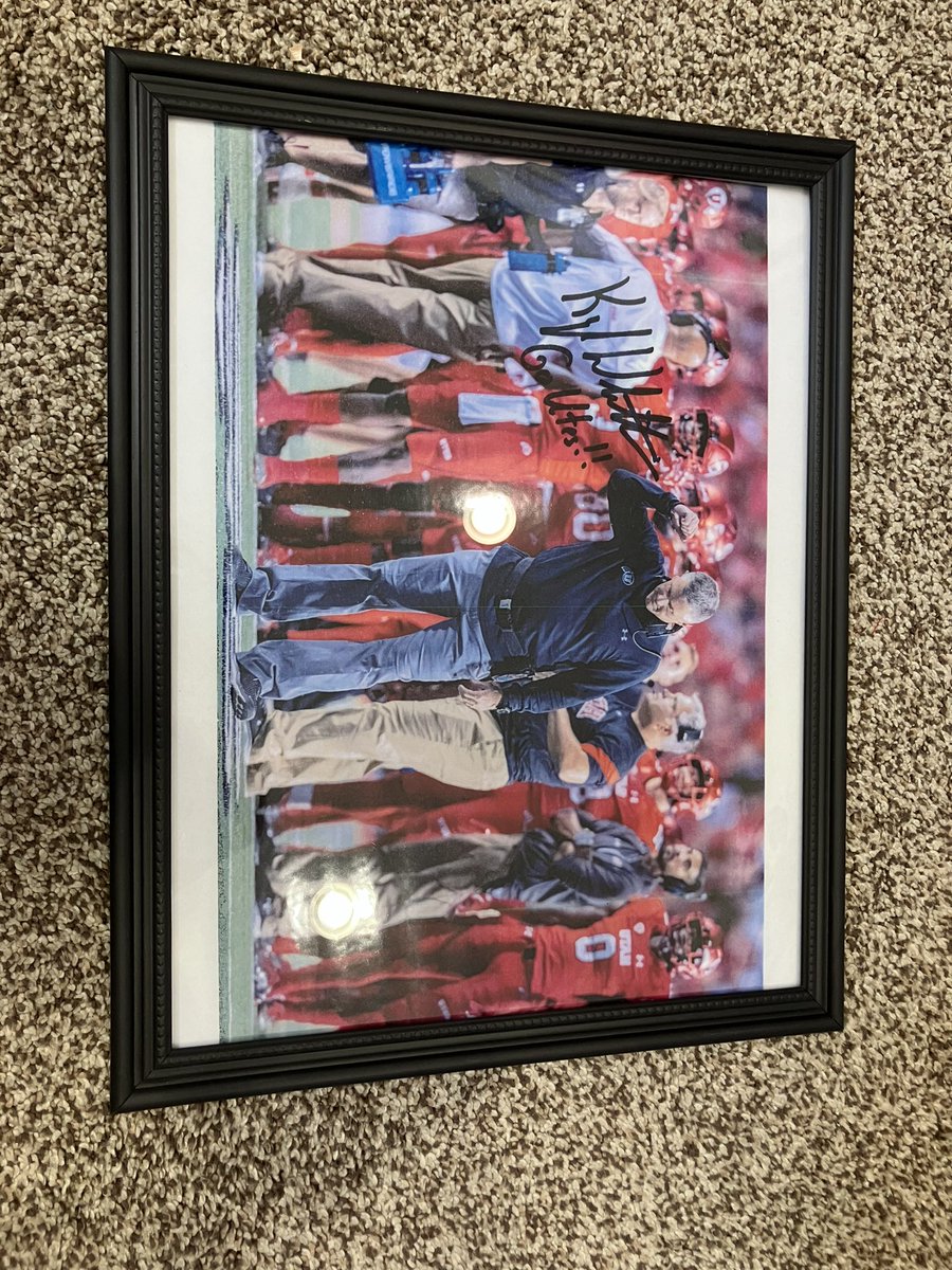 🚨 FOR SALE 🚨

Utah Utes autographed photos, 
$60 each for whittingham and $30 for coach K. DM if interested! 🙌