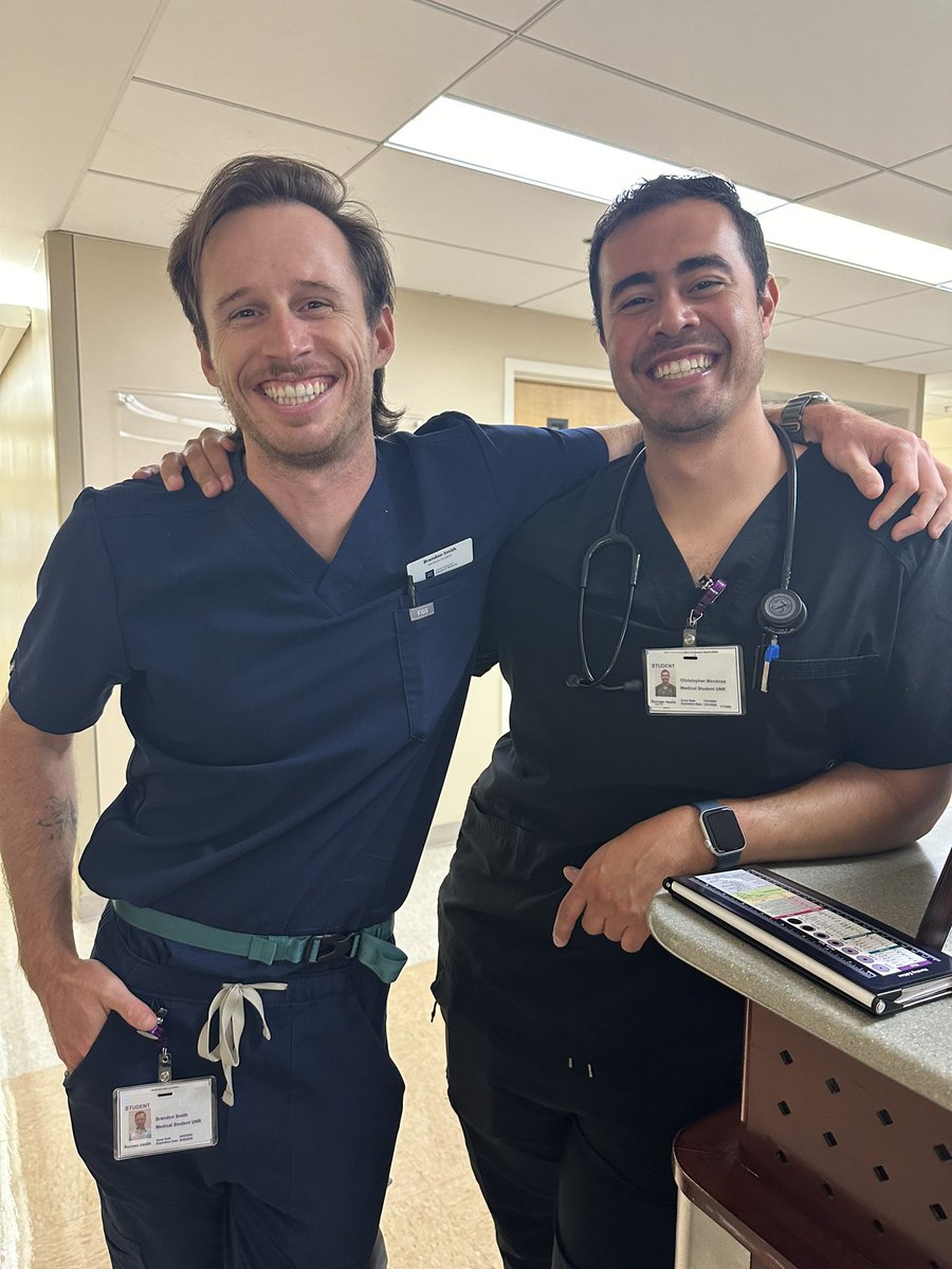 2 happy MS3 on fam med inpatient service. We make learning fun!! @unsomfm
