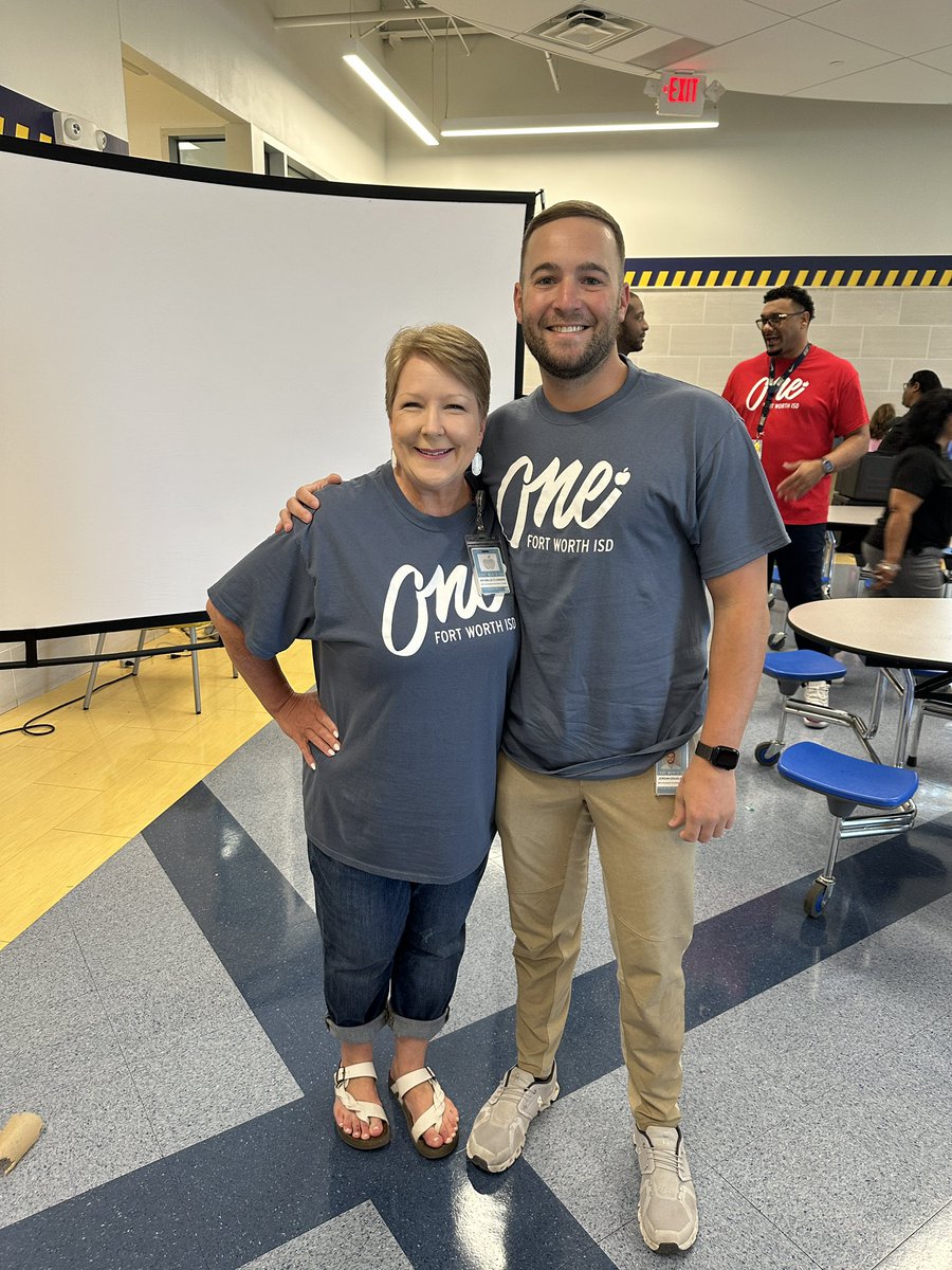 Hot breakfast thanks to StuCo, catching up with friends, and conga lines. We are so happy to be back at <a href="/HeightsFWISD/">Arlington Heights High School</a>! #ayyyheights <a href="/MASerrano20/">Miguel Angel Serrano, Ph.D.</a> <a href="/drbarrettAHHS/">Justin Barrett</a> <a href="/EducatorStrom/">Mel Strom</a> <a href="/anahiev/">Anahí Esparza Vallín</a> <a href="/AFBohannon/">Alicia Bohannon</a>