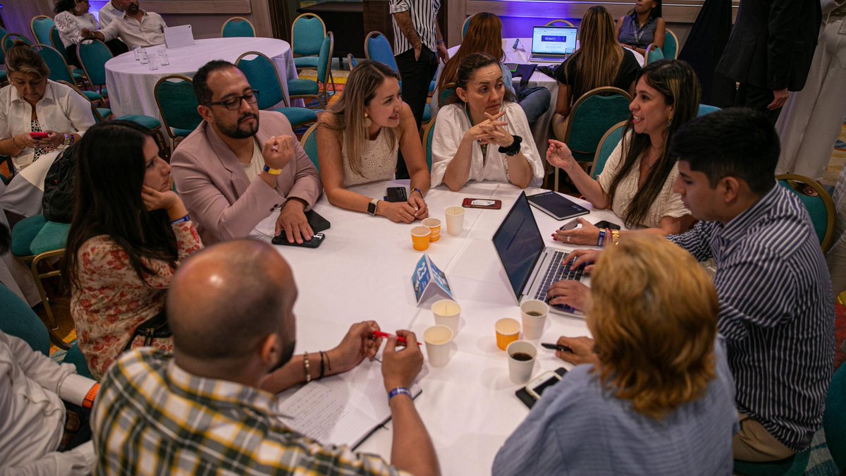 ¡Finalizan los paneles 3 y 4 de esta gran jornada de la #CumbreColombIA!

Enseñanzas, proyectos y oportunidades nos dejó la Cumbre Nacional de Inteligencia Artificial, que contó con la participación de 400 representantes de la industria, la academia y el Gobierno.