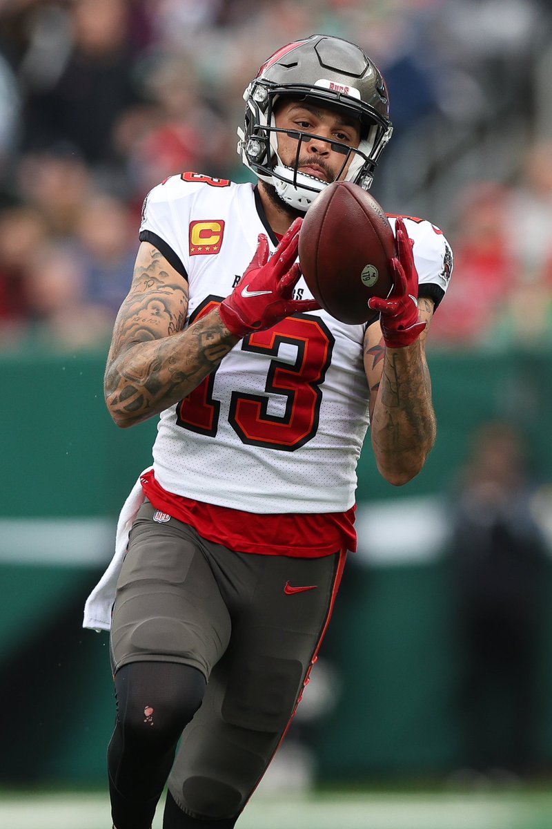 MLFootball's tweet photo. HISTORIC: With just 612 receiving yards this season, #Buccaneers Mike Evans will pass Antonio Brown for 25th all-time in #NFL history with 12,292.

🔥🔥🔥

Evans has become a lock for the Hall of Fame, the question now is will you become a first ballot HOFer. https://t.co/fTkl4WmcB1