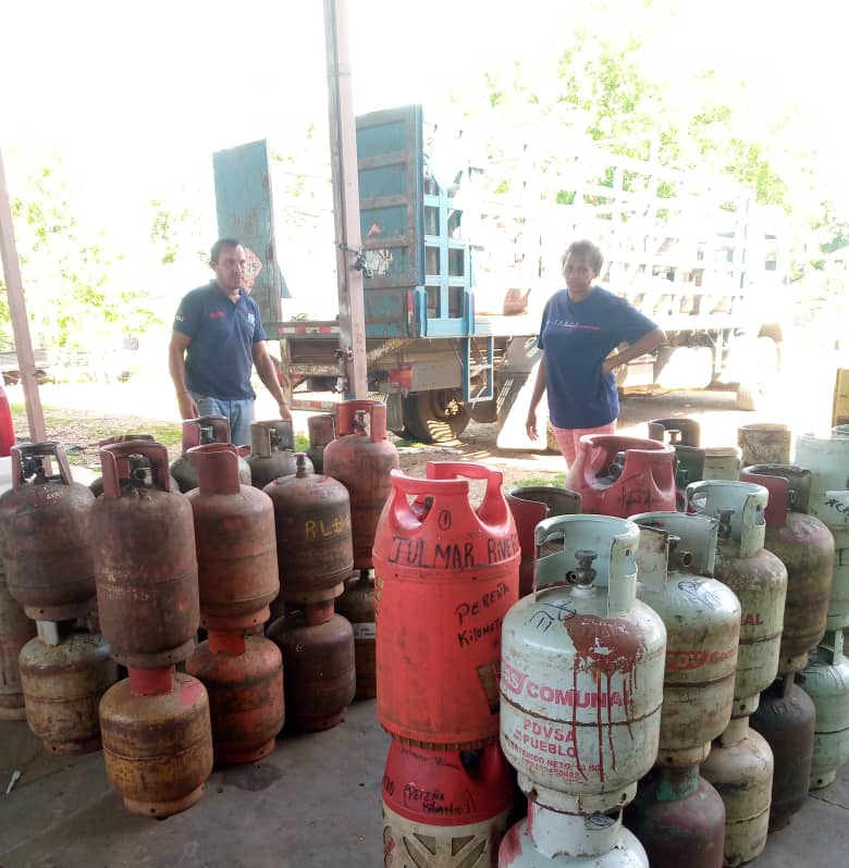 El servicio de gas doméstico llegó de forma inmediata a la comunidad La Pereña en Valle de la Pascua, municipio #Infante, donde fueron atendidas un total 82 familias.

¡Nosotros seguimos beneficiando al pueblo!

Al trabajo nada ni nadie le gana.💪🏽

<a href="/NicolasMaduro/">Nicolás Maduro</a>

#ChaoWhatsApp