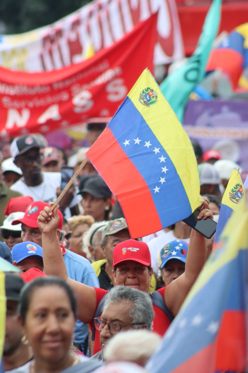 Carmen Meléndez (@gestionperfecta) on Twitter photo Hermosa movilización de nuestros adultos mayores este #6Ago en Caracas.
Con sonrisas, bailes, con la Bandera Nacional en sus manos, se desarrolló esta marcha hasta el Palacio de Miraflores.
Todas y todos por la paz y en apoyo a nuestro Presidente <a href="/NicolasMaduro/">Nicolás Maduro</a>
#ChaoWhatsApp Hermosa movilización de nuestros adultos mayores este #6Ago en Caracas.
Con sonrisas, bailes, con la Bandera Nacional en sus manos, se desarrolló esta marcha hasta el Palacio de Miraflores.
Todas y todos por la paz y en apoyo a nuestro Presidente <a href="/NicolasMaduro/">Nicolás Maduro</a>
#ChaoWhatsApp