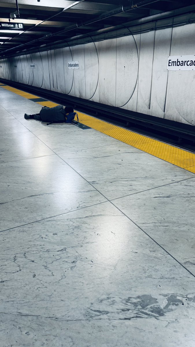 gijarvis's tweet photo. @agarwal @SFDsrvsBttr Average day mid market https://t.co/vah4DJde7h