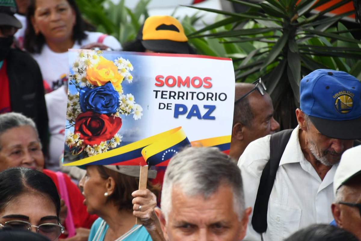 PartidoPSUV's tweet photo. Presidente Maduro: Las calles son del pueblo y de la paz
https://t.co/dpqoT5HagN
#ChaoWhatsApp https://t.co/P8C7sZZa3a