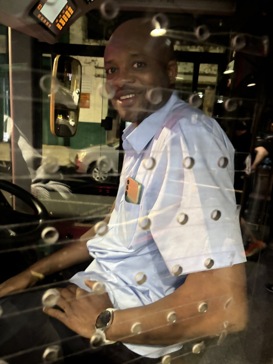 ade_ashaye's tweet photo. Shout out to tonight’s number 17 bus driver, Moses.

A group of tourists left a rucksack behind, when they got off the bus, so we gave it to the driver, expecting him to say he’d get it to London transport ‘Lost Property’.

Instead, he stopped the bus at the next stop and ran https://t.co/daTJ4NikPZ