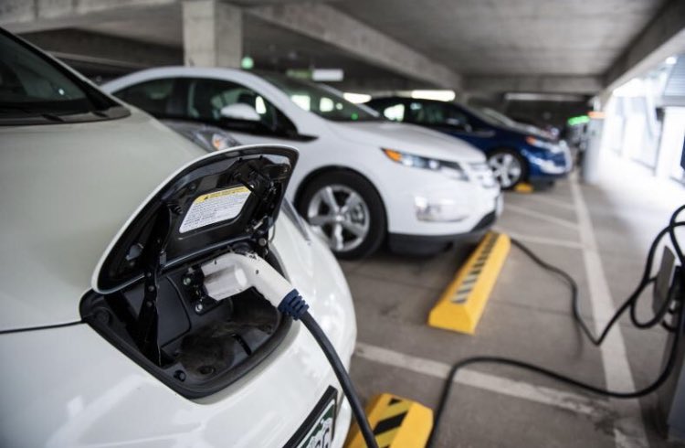 AsmPhilTing's tweet image. Remarkable momentum on CA’s transition to #CleanCars! Apr-June numbers show 26% of all new vehicles bought in our state were zero-emission, marking one our best sales quarters in this category. That’s 118,000+ new #ZEVs on our roads. If we want clean air, we need clean cars.
