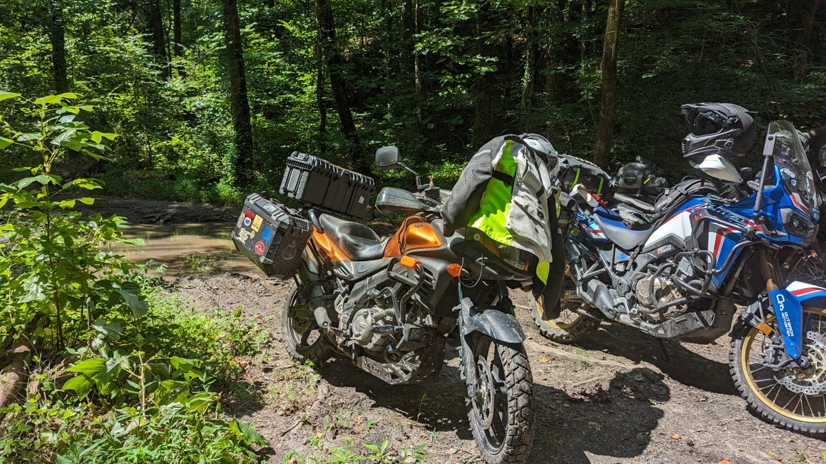 ophbalance's tweet photo. @backroadtourist The dl650, wrong tool for the mountains of Tennessee https://t.co/CAT03bqjCC