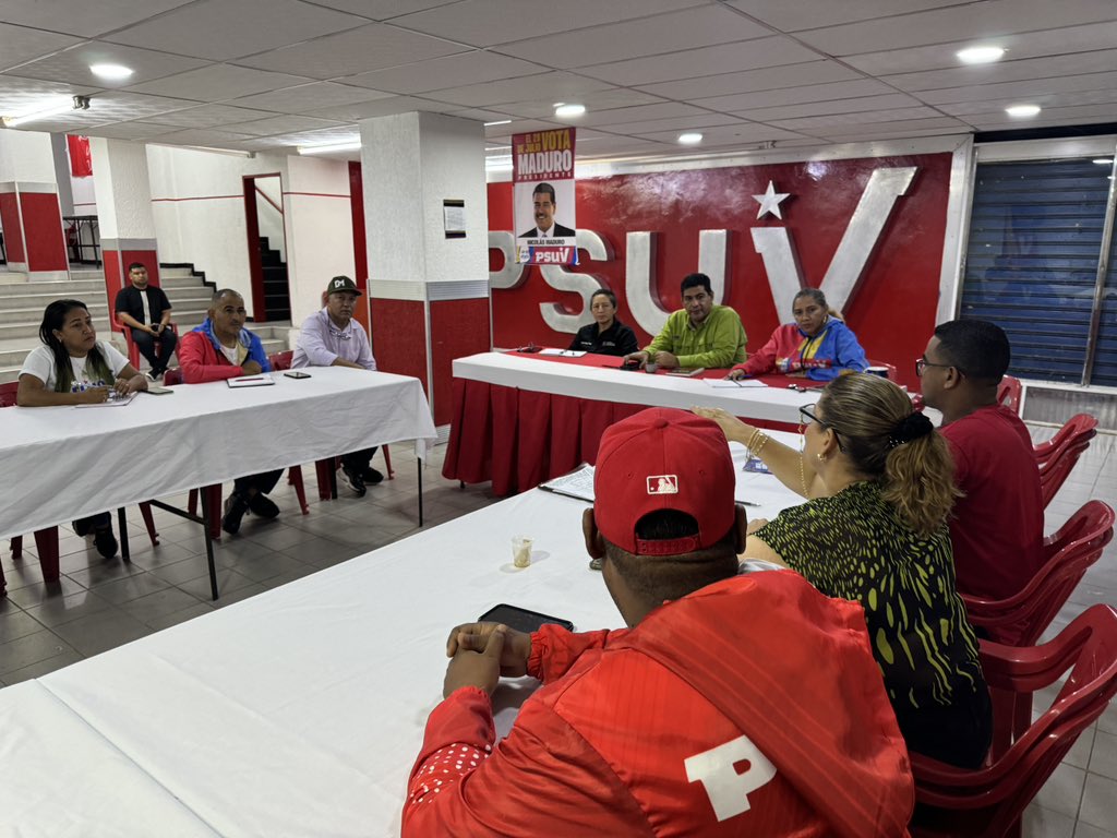 El gran triunfo de la paz del presidente <a href="/NicolasMaduro/">Nicolás Maduro</a> es gracias pueblo y a la organización del PSUV.
Somos fieles al legado de Chavez y seguiremos trabajando juntos por más victorias de progreso y unidad.

#ChaoWhatsApp