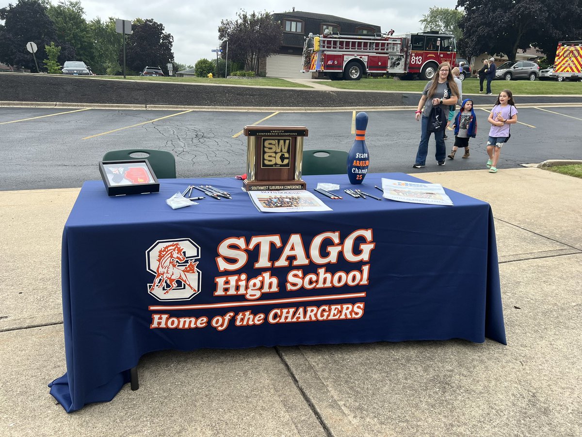 Palos Hill National Night Out!  Great evening to connect with our community🧡💙<a href="/StaggHighSchool/">Stagg High School</a> <a href="/CHSD230/">District 230</a>