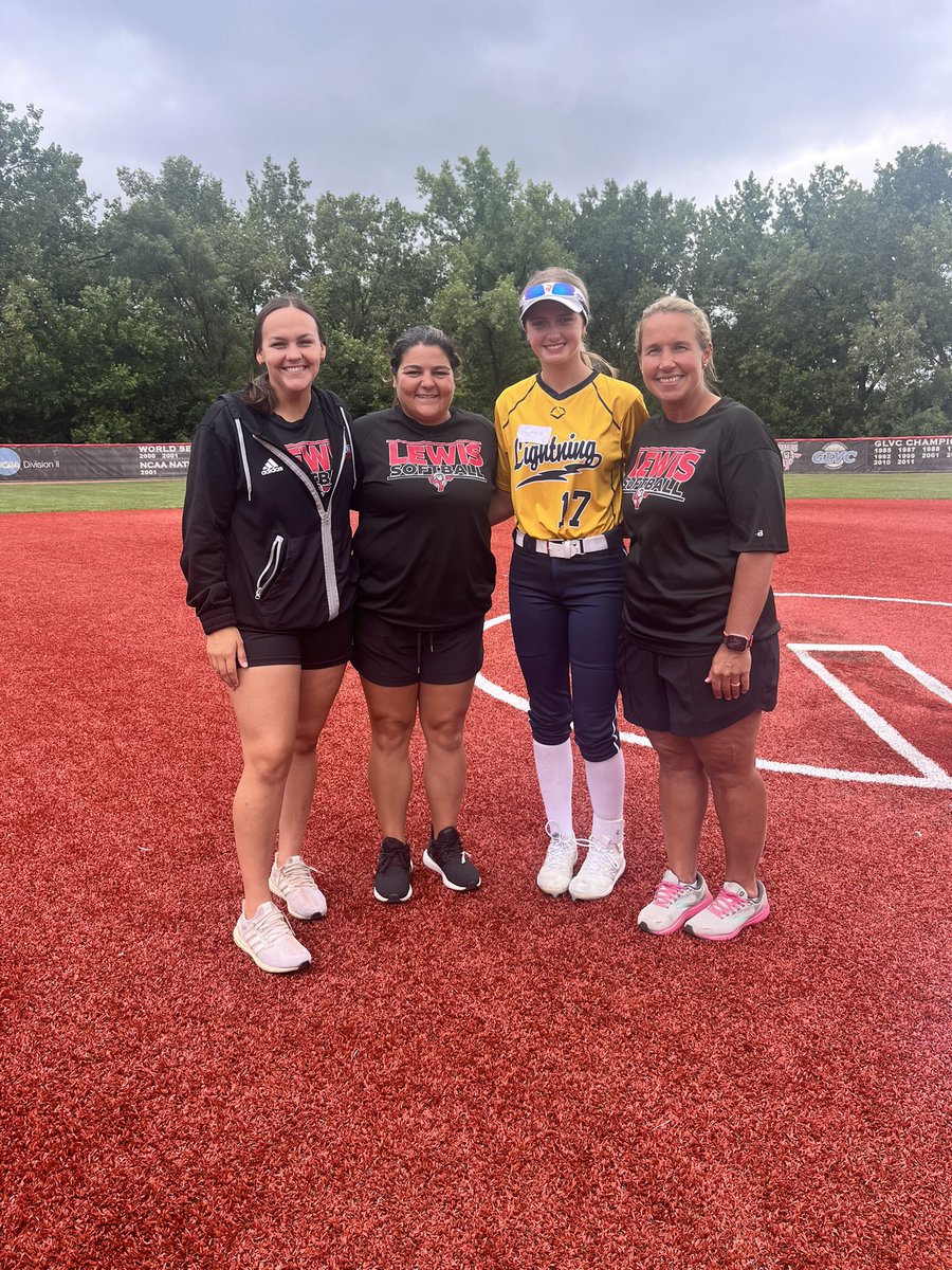 Thank you <a href="/LewisSoftball/">Lewis Softball</a> for hosting an amazing camp today! I had a lot of fun and I learned so much! Thank you <a href="/CoachBeckyPearl/">Becky Pearl</a> &amp; <a href="/cierra_taylor16/">Cierra Taylor</a> for this amazing experience! #goflyers <a href="/NLLightningST/">New Lenox Lightning ST</a> <a href="/NLL18UGold/">New Lenox Lightning 18U Gold</a>