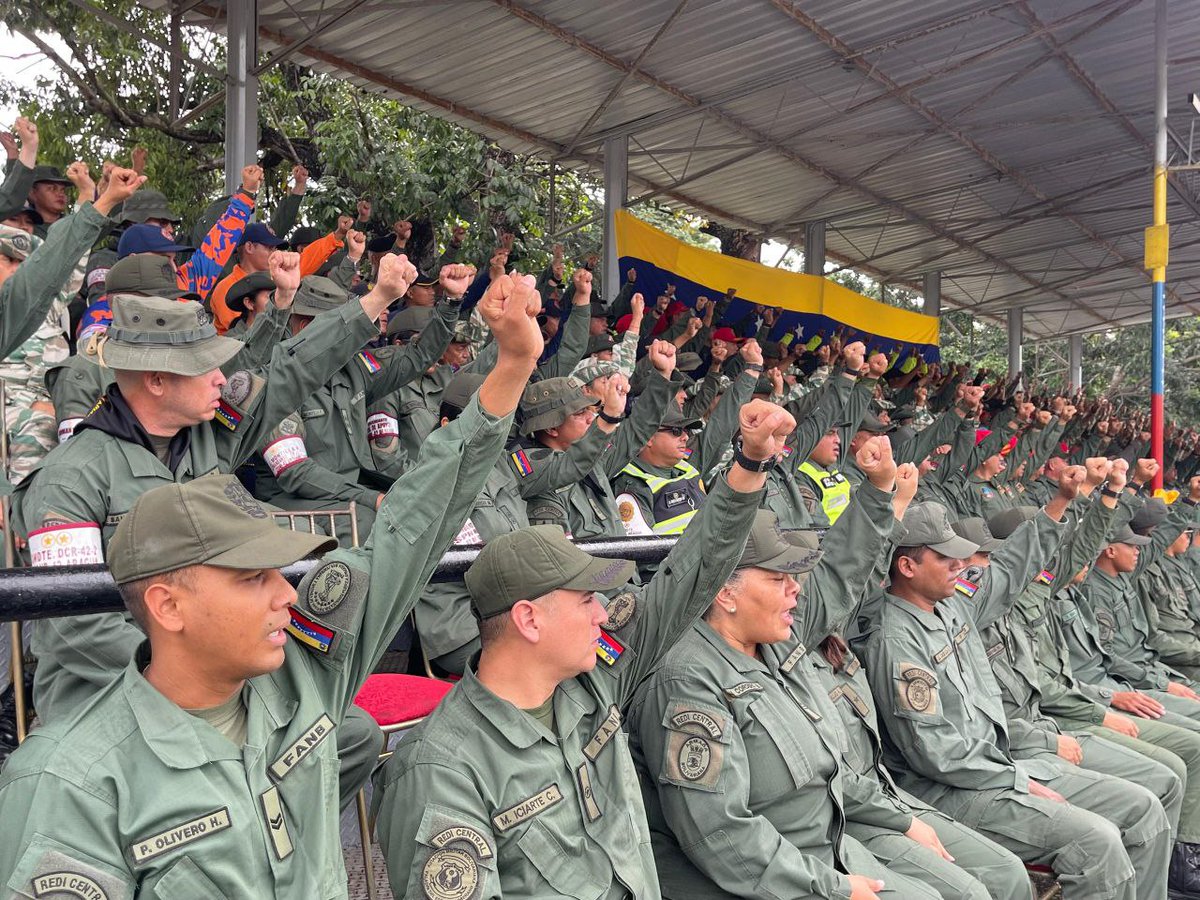 #EnFotos || La Fuerza Armada Nacional Bolivariana conmemora los 200 años de la Batalla de Junín en el estado Aragua. En el acto, se ratificó el apoyo inquebrantable al CJ de la #FANB, Presidente Constitucional Nicolás Maduro Moros.