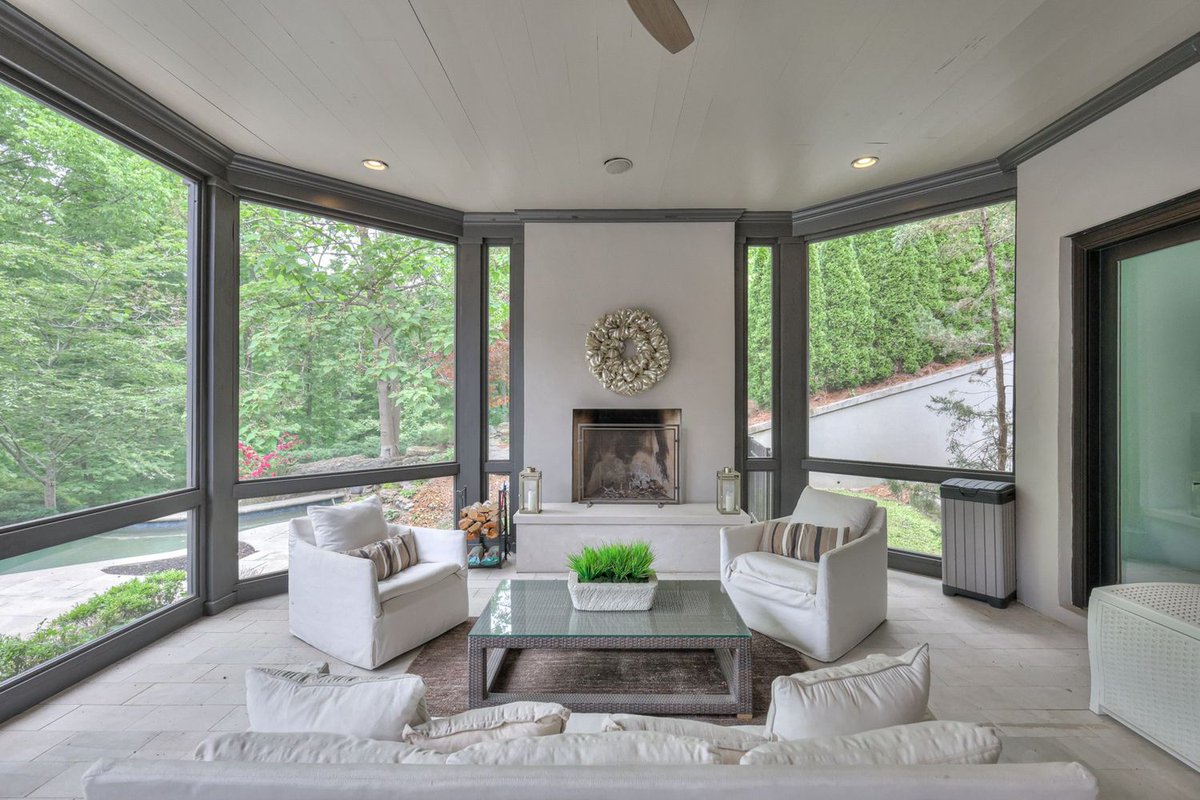 DreamHomesMag's tweet photo. This MAGNIFICENT ESTATE, elevated by a multi-million dollar renovation, spans 3.04 acres, epitomizing modern luxury across nearly 12,000 square feet of designer space.

Presented by: @NashRealtorRach | @parksathome

View: https://t.co/EwmFgRZeoH
#franklin #dreamhomesmag https://t.co/eUr5ThSJnq