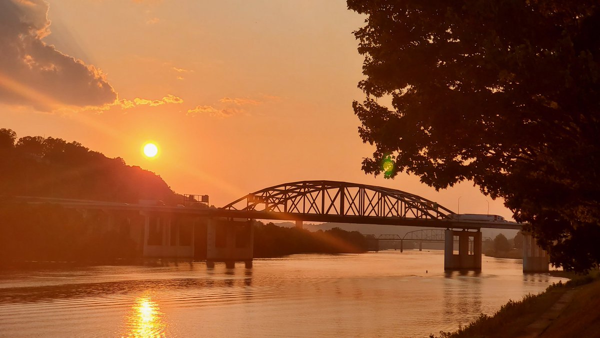WVsCrazyD's tweet photo. Enjoying the view from the river bank! @WSAZnews https://t.co/wNXECcp4i8