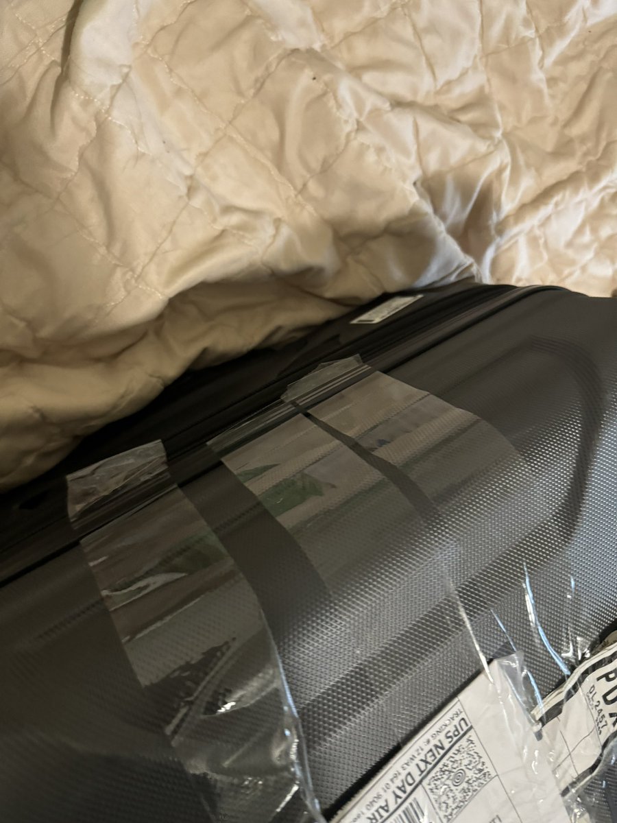 rubster217's tweet image. Apparently delta doesn’t care for your luggage 😐 and I can’t even get through to put in a claim because I get put on hold for 2 hrs and not even get properly helped. First it got lost then when it finally arrive this is how it comes.. @Delta this is unacceptable