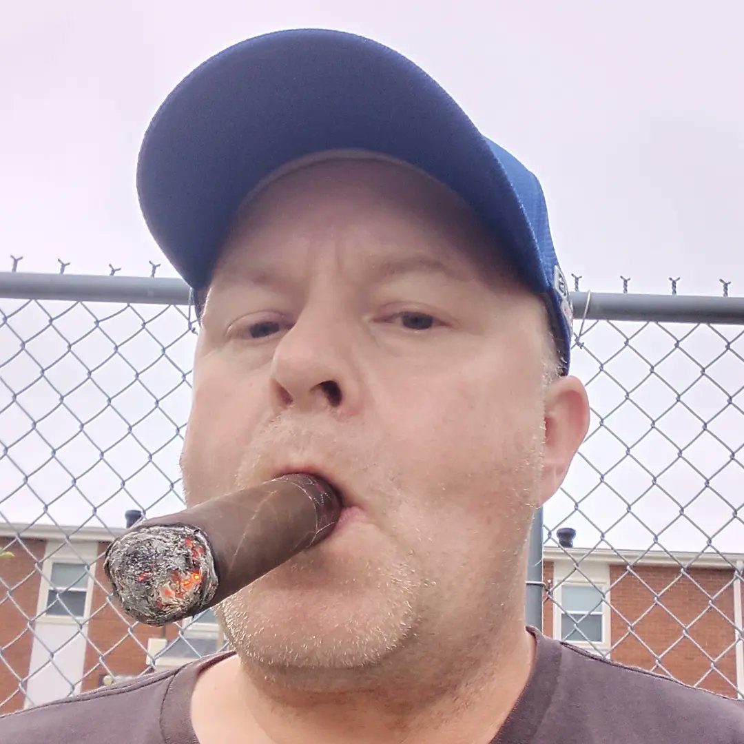 smoking me an Asylum 13 Pandemonium. 😀 #cigars #cigarlife #cigaraficionado #cigarsociety #cigarsmoker #cigarlifestyle #cigarlover #cigarnation #asylum13cigars #cigarmaster #cigarman #brotheroftheleaf #botl #cigartime #asylum13pandemonium  #cigarsnob  #stogie #stogiesmoker