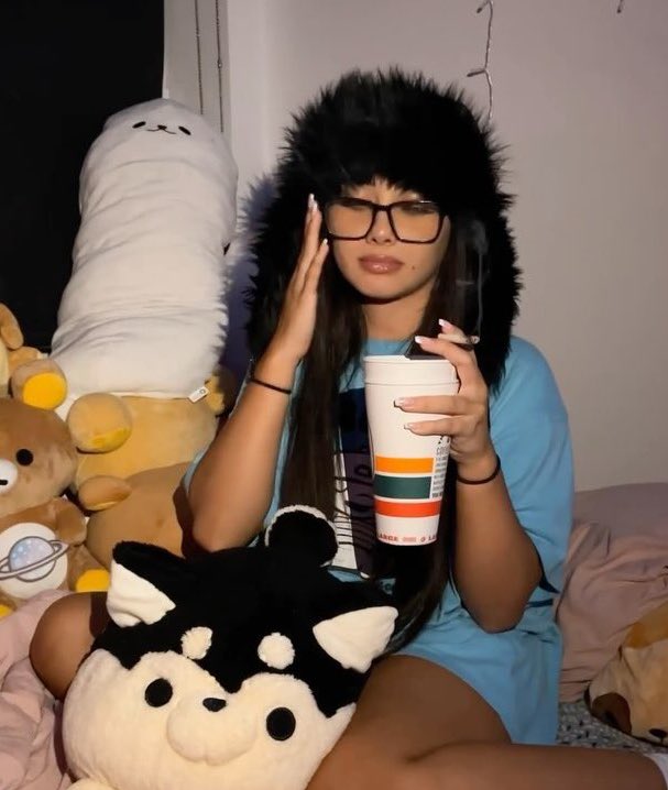 dubseamusic's tweet image. #NEWARTIST: Could this Female Rapper be the next big thing outta Seattle⁉️😳