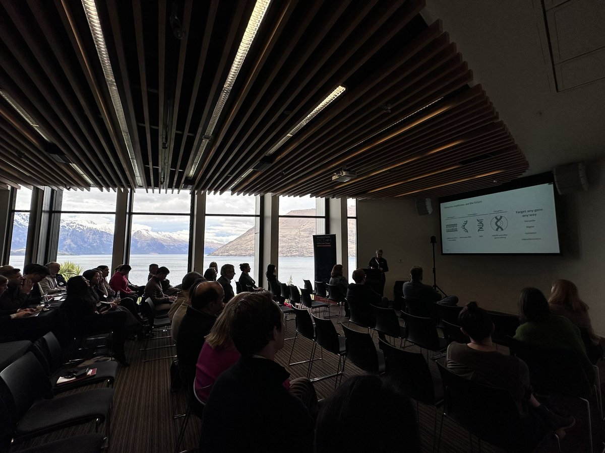 #ISCTANZ2024 even more spectacular today as the main meeting gets underway.
In the joint <a href="/ISCTglobal/">ISCT</a> AND <a href="/theASSCR/">ASSCR</a> joint session. 
Here <a href="/jmacpher/">Janet Macpherson (she/her)</a> presents data on non-viral lipid nano particles for gene editing of CD34 stem cells.