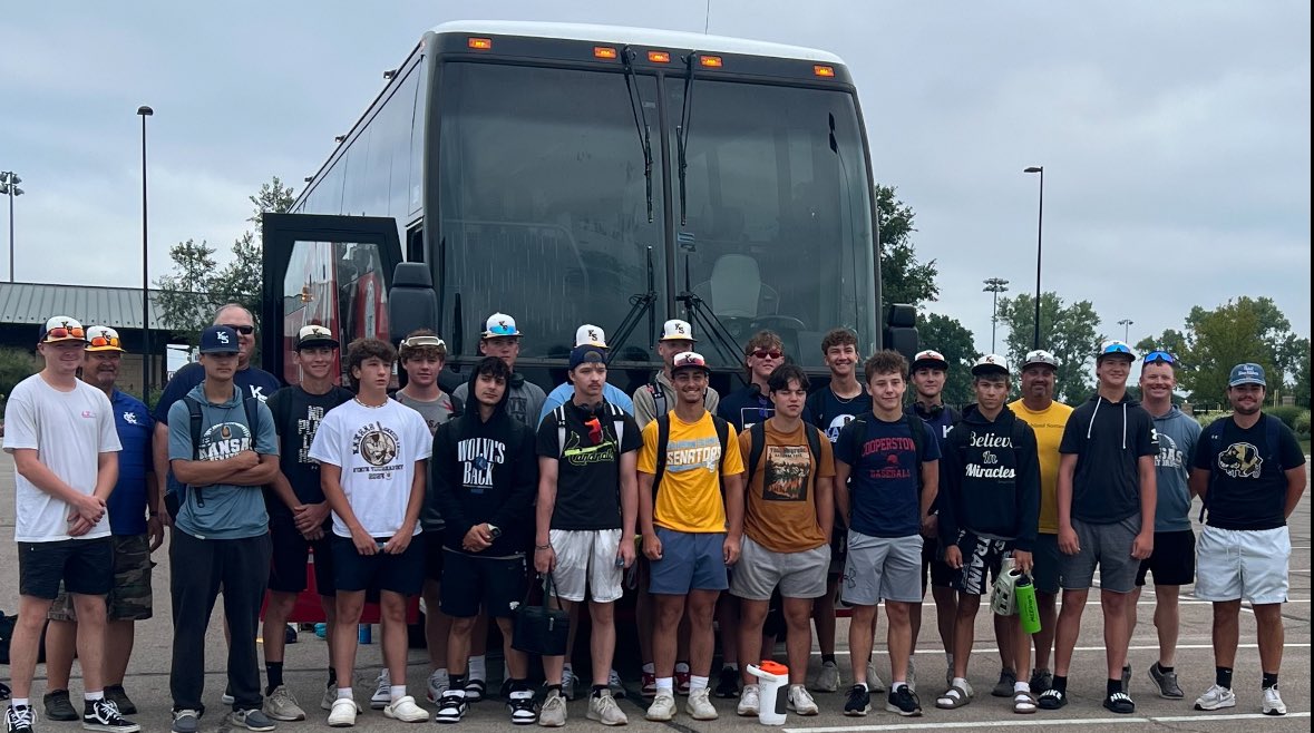 KSenatorsbsbl's tweet photo. Seniors made it to Washington, MO and enjoyed some great food by the hosts! https://t.co/SP5cytX2DD