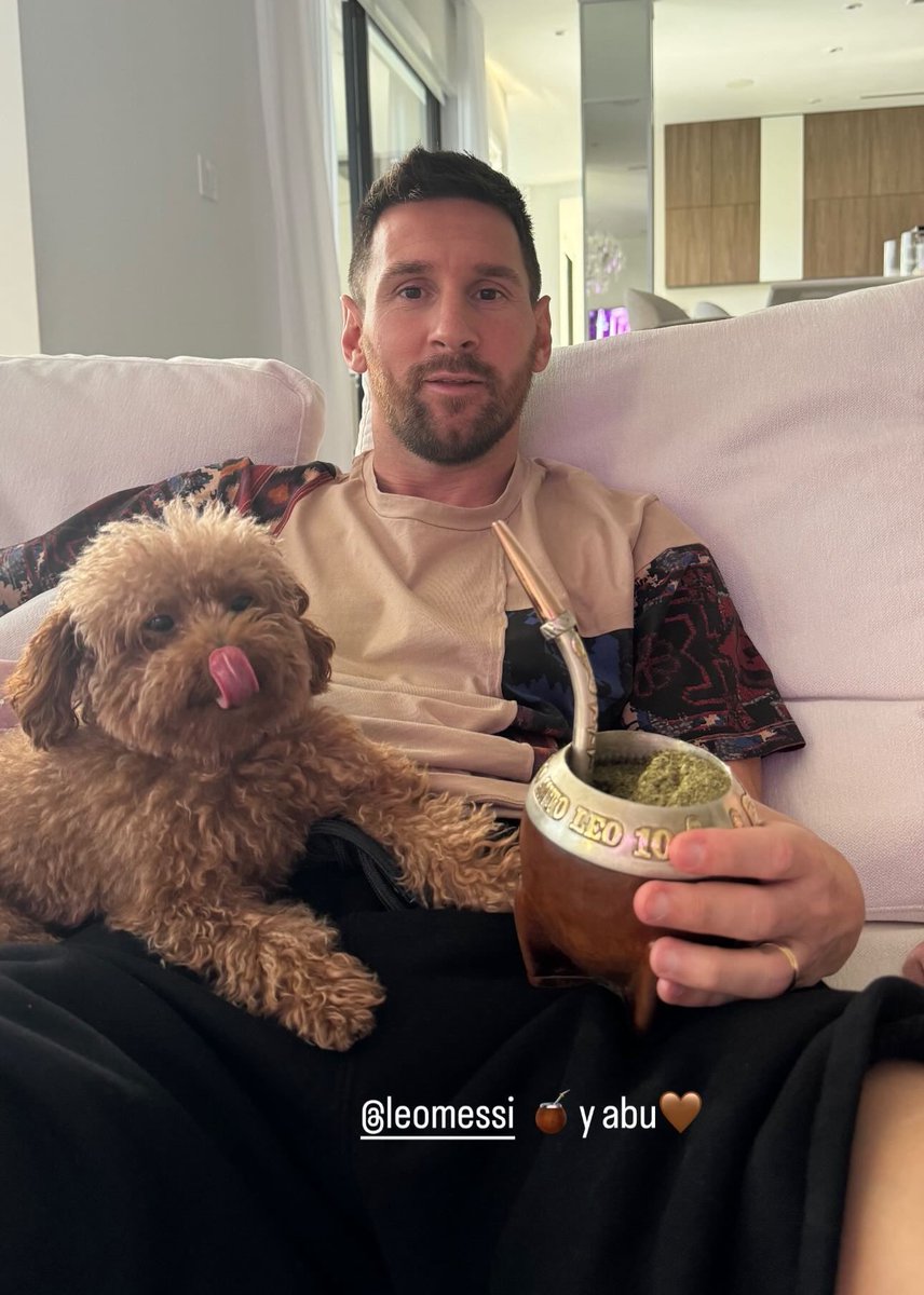 📲メッシがInstagramを更新 愛犬のアブちゃんとメッシ