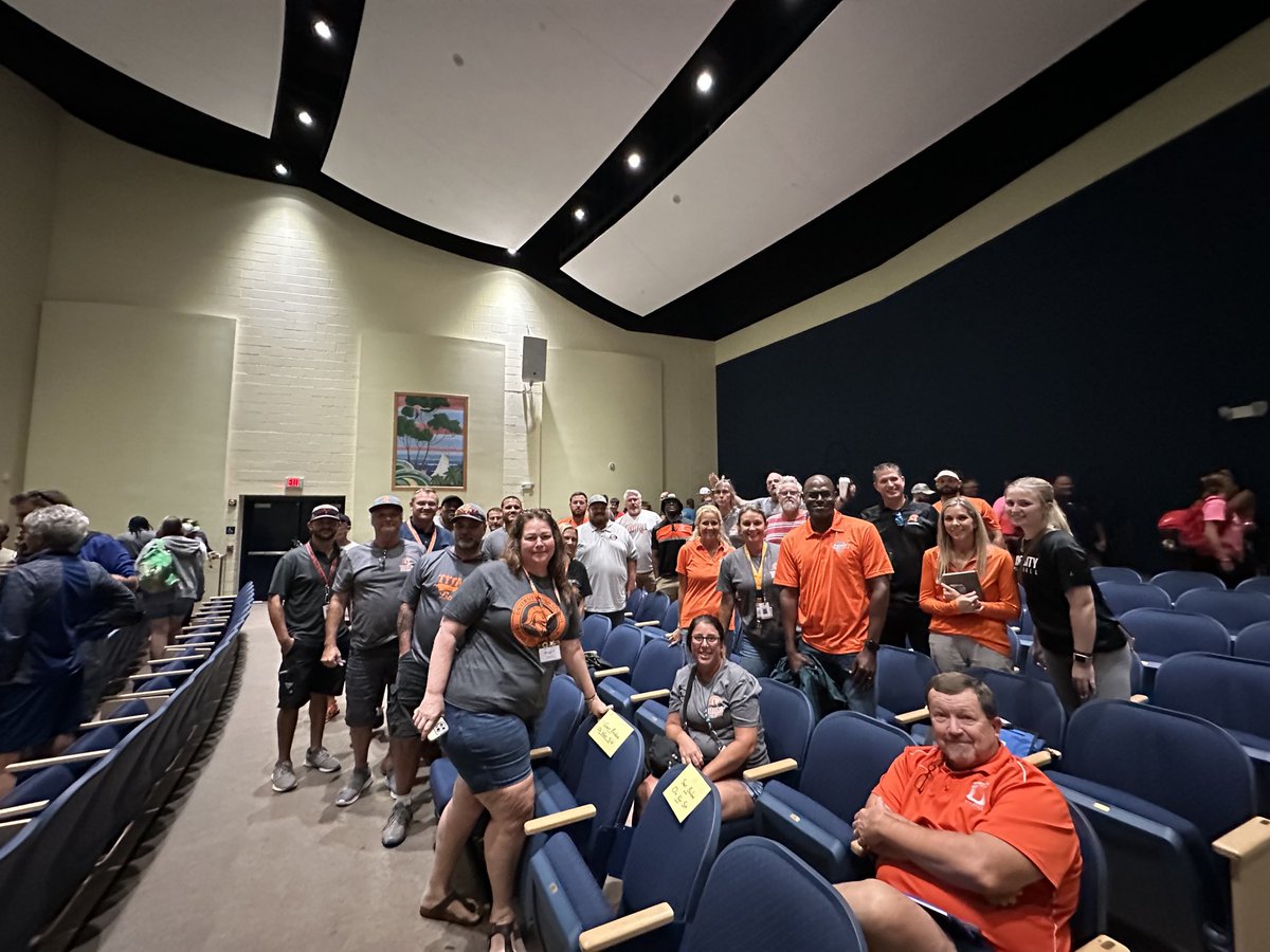 UHSTitanAthletics tweet media