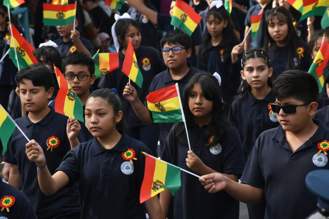 HSanchezOficial's tweet photo. Hace 199 años nació Bolivia, luego de grandes luchas, valientes mujeres y hombres decidieron elegir el camino de la libertad. Hoy, en las puertas de nuestro Bicentenario, nos corresponde honrar a nuestros antepasados, mantenernos unidos para consolidar la Patria. https://t.co/l3g8tLznTR