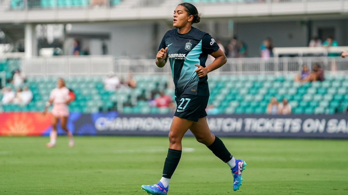 GothamFC's tweet image. Congrats on your first start in a #GothamFC kit, @_JessCarter 🖤