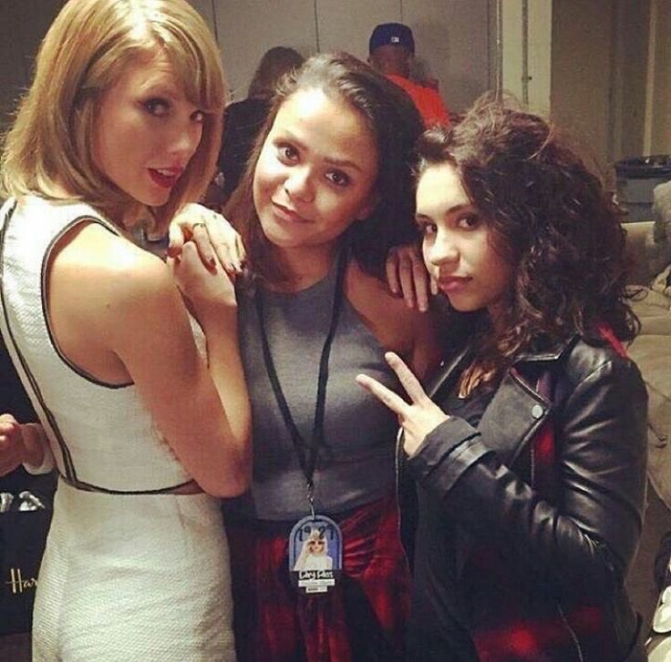 gabfolkred10's tweet image. As vezes que Taylor Swift ajudou ou deu visibilidade para novos artistas durante sua carreira; 
A THREAD