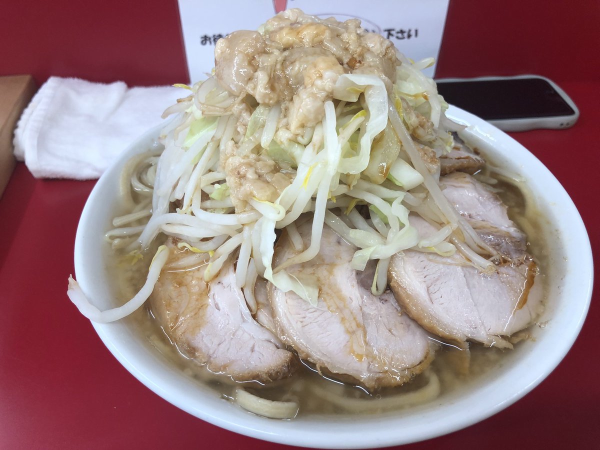 wan200666's tweet photo. ラーメン二郎 神保町店
小豚ラーメン ｱﾌﾞﾗｶﾗﾒ
初訪＆麺量が多いとの事前情報だったので小をオーダー 並び時の麺量確認の際、他の方はみな半分or少なめだったのでドキドキしたが美味しく頂ける量でした
塊ｱﾌﾞﾗとブタのｱﾌﾞﾗをたっぷり堪能 丁寧に茹でられたモチ麺も美味 ご馳走様でした https://t.co/f06fyMhJ5I