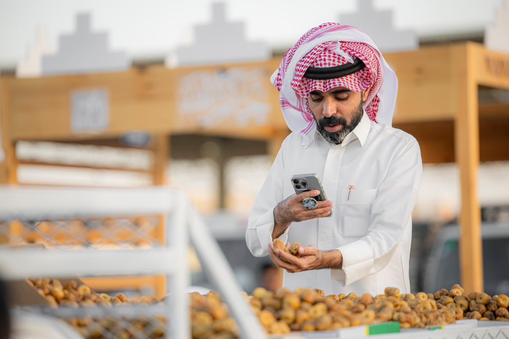 Buraydahcarnval's tweet photo. 📸|
مقتطفات من تغطية يومنا السابع في #كرنفال_بريدة_للتمور46 🌴🌴 https://t.co/DcLiYDgzwU