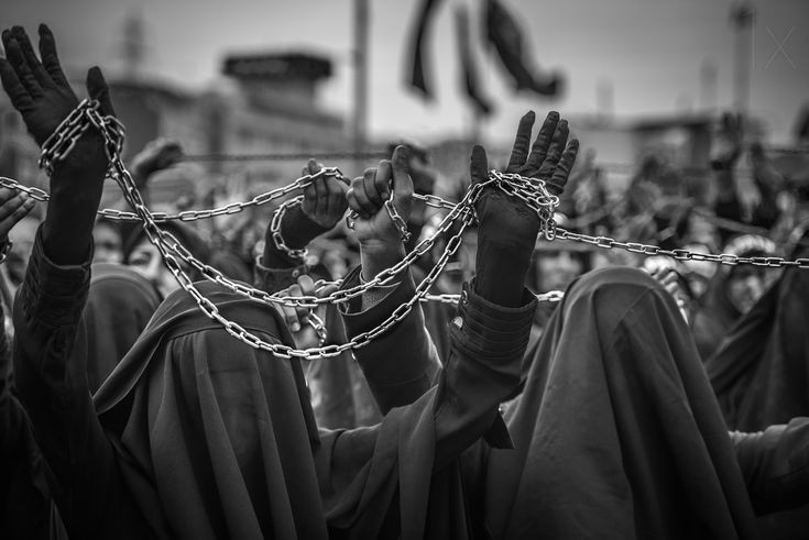 The owner of Greatness is in the Bazaar of Damascus without veils💔