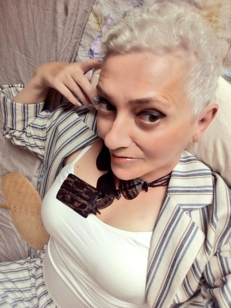pettymagpie's tweet photo. Adesso faccio come le influencers vere 
Tailleur lino #PSLOVE
Collana del #mercato da me modificata 
Top con tetta incorporata acquisto IG
Unghie a piastrella del sud perché sono divertenti  

#LookPetty https://t.co/bsoyBBaaoN