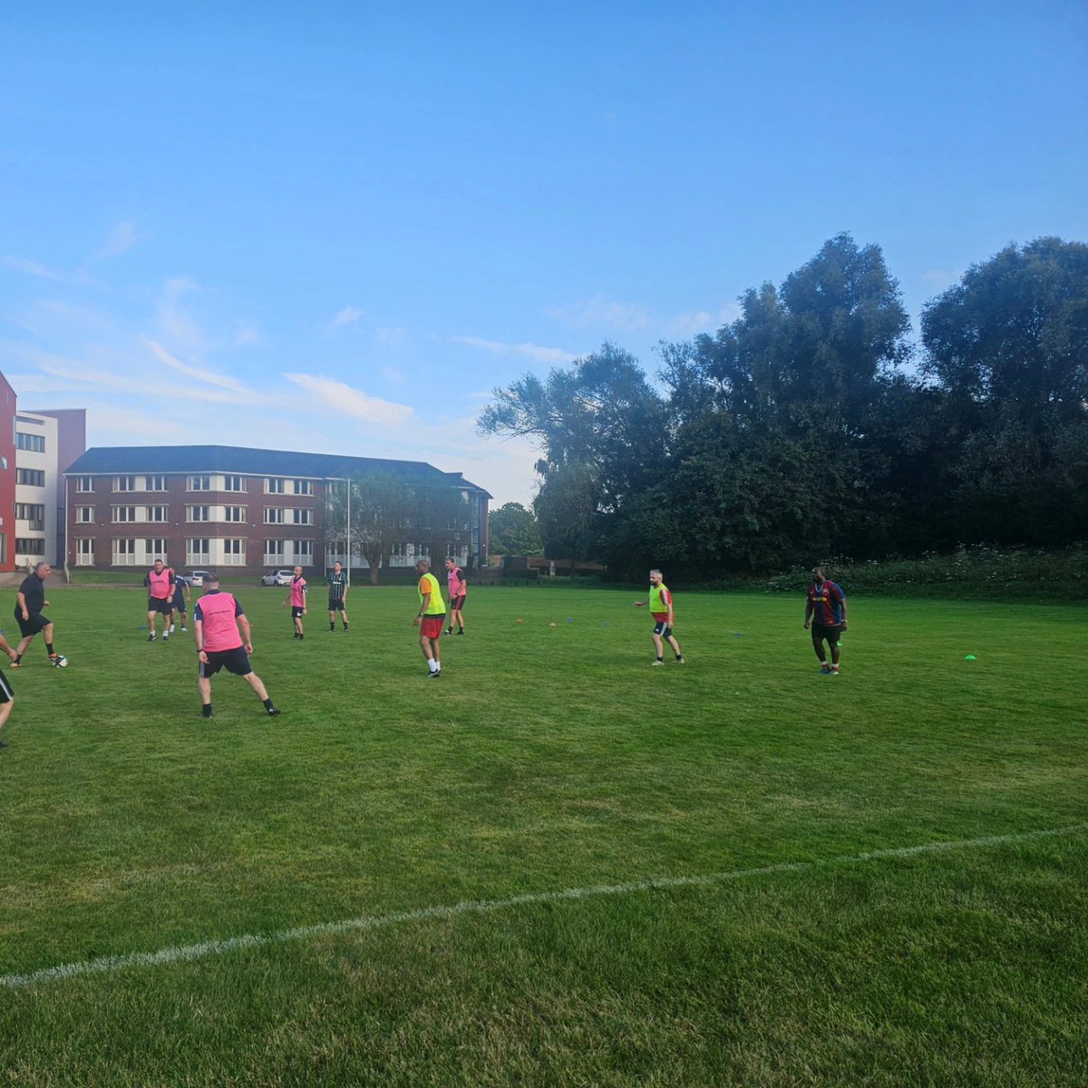 OUVetsFC's tweet photo. Preseason training continued for the @ouvetsfc lads last night. 

Rascal new boots, injuries, cramps, ropey finishing, new club mascot &amp; more!

Great to see some new faces adding strength to the squad. 

#UpTheOU💙🤍💙🤍💙🤍 https://t.co/Aly0v0zL16