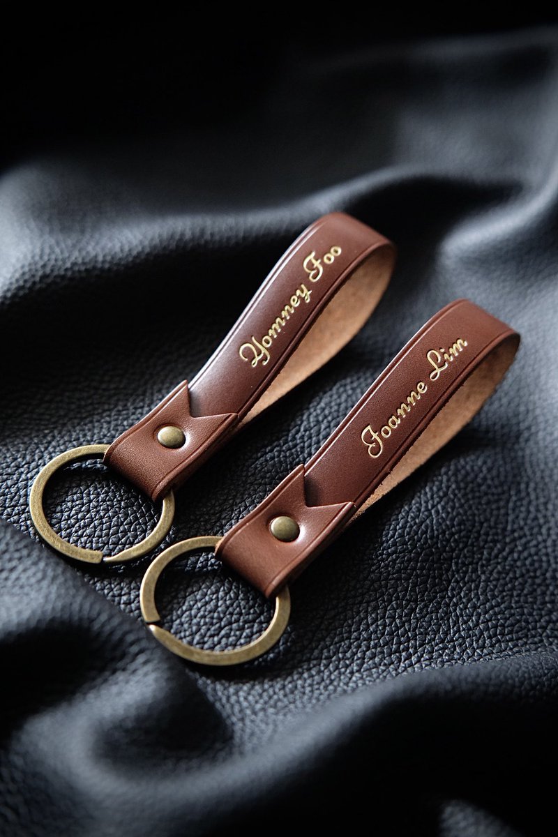 YB Leather ada buat clearance stock leather.
Leather ni dijadikan keychain.

Harga RM10 sahaja siap stamping nama
Nak tambah kotak add on RM3 
Color yang available midnight blue,maroon,dark brown.

Click link ni untuk order
yb-leather.com/products/loop-…

Share kan dekat kawan2 ya! 😬