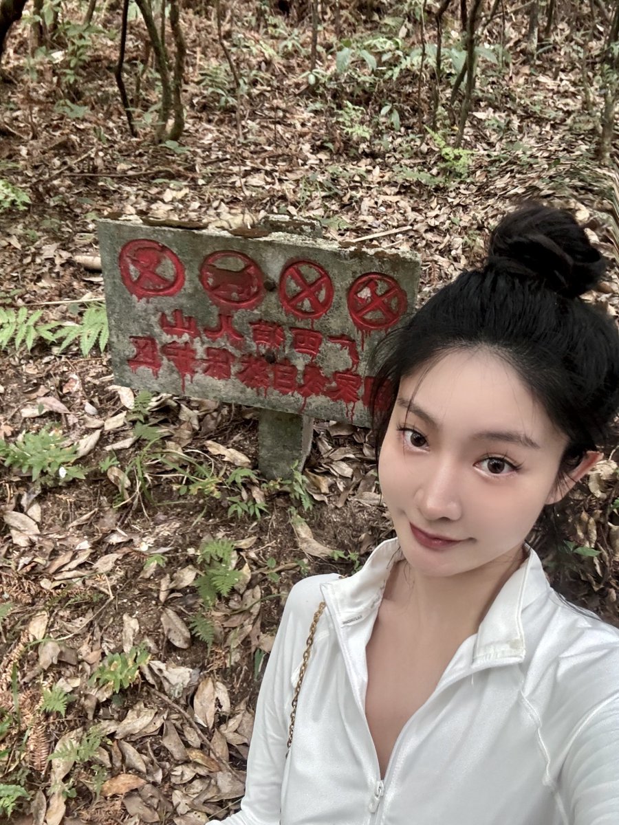 在猫儿山的那一天我好像遇到了我的真爱

我们当时差点就进了一个园区

经历了这次的生离死别后，我感觉就他了。

所以安全回家后的第一件事 我决定跟他结婚 晚点就会公布大家可以期待一下❤️

仔细想了想这次的缘分的起源，就是这个平台，也是因为web3。

当时我在看这个交易市场。他突然来和我搭讪。

“你也用这个平台？”@spaace_io

我心里想，这web2的爬山局竟然还有懂得人？？？？

他说：“让XXX再次伟大，听起来就酷毙了”

我想起了这个平台的一句口号：“MAKING NFTS GREAT AGAIN！”

我们当时简单的聊了几句。他对这个平台异常的感兴趣，我们喝了几杯酒，我还告诉他目前可以零撸平台空投 $SPAACE
传送门：https://t.co/Tdi4yPR9Xq(邀请码 ：ZTDSD

开玩笑的说可以用我的邀请码

而且如果 @spaace_io 点赞我的帖子时，我会获得该帖 10 倍的 Staars。

@spaace_io 团队每天会点赞多达 1000 条推文。推文的浏览量、点赞、转发、评论这些数据都会为你挺供 $SPAACE 空投

为了让他更了解 我也不知道为什么要告诉他这些，也可能因为喝了点酒 还给他分享了文档：https://t.co/ITDUTbCO8A

结果第二天，我们开开心心的去爬山。我以为是个愉快的旅行。

没想到就经历了70度向上攀岩的野山，我当时怕极了，脚根本没有地方可以踩，在中间做了很久的深呼吸，都没有敢迈出那一步。

结果他突然出现在了我身后，告诉我你可以的。那一下子我的心里突然有了动力，也帮助我最终爬了上去。走到了碑前。

可是事情不是那么简单，我们继续向前进，看见了一个园区。。

那个园区看起来怪怪的，四周都是铁丝围起来的墙。

里面还不时传出奇怪的声响。突然冲出来几个人，问我们干嘛的赶快离开。

我们赶紧扭头走开。但是里面的声音越发奇怪。

他最终决定去一探究竟。并且打趣到“昨天是在聊“让 NFT 再次伟大”，今天他自己就要伟大一下了。

并且让我照顾好自己。如果他一会没有出来的话。并且就算在天堂，也会用我的邀请码：ZTDSD

还不停的重复我昨天说的要完成任务的话。

说他记得“完成社交任务（关注、点赞、转推、打开小铃铛）、开宝箱、完成每日任务和社交任务。

而且还可以创作表情包，meme图片，视频等，发推文 标记@spaace_io和 $SPAACE 有机会得到官方点赞，解锁额外奖励”

那一刻我感动了。他记得我说的每一句话。

我说你一定要平安归来。

。。。 。。。

还好，他偷偷翻入进去后，发现里面空空的，奇怪的声响只是一只收了伤的狗狗。

可是经过这一次。我感觉就他了。

一个对未知事物有着好奇心，会学习、见义勇为不懦弱、还会鼓励我的人。简直太宝藏了。

那一刻我决定。。。。