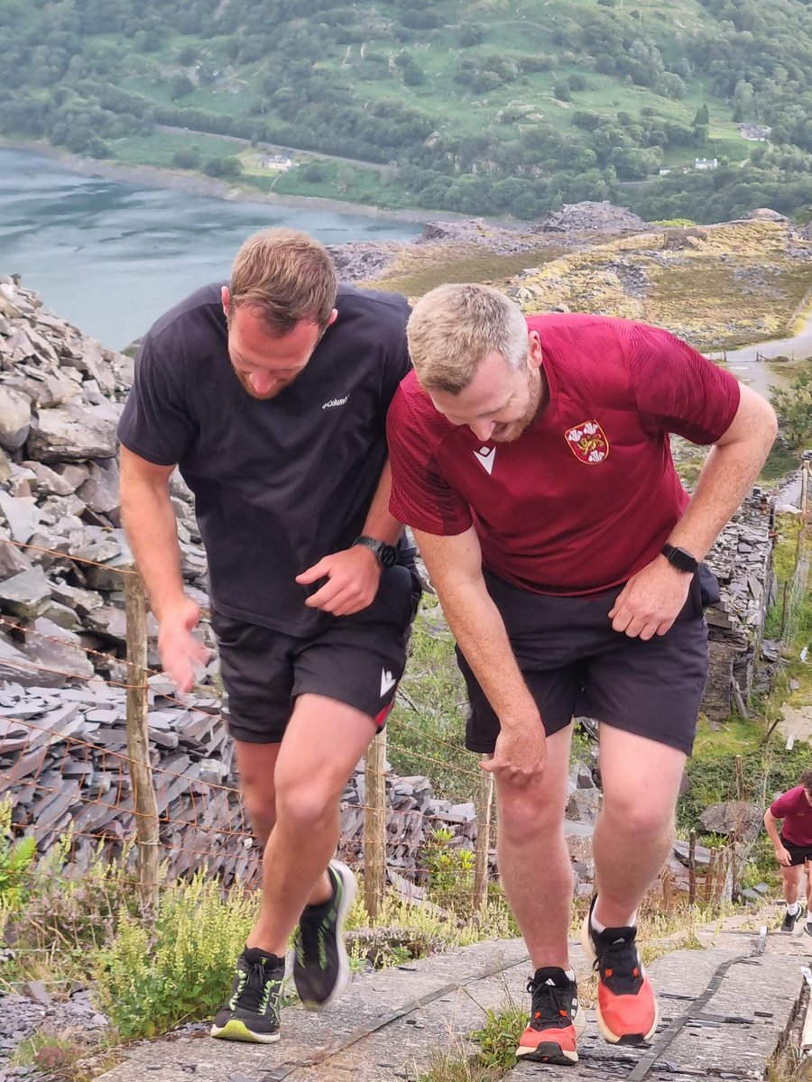 ClwbRygbiCaernarfon (@rygbicaernarfon) on Twitter photo Diolch i Rhedwyr Eryri, Dyfed, Rhian, Jen, Tony a Jason, am gynnal sesiwn i’r timoedd hŷn neithiwr yng nghanol golygfeydd trawiadol Chwarel Dinorwig.
Thanks to <a href="/Eryriharriers/">Eryriharriers</a> for taking our senior teams up to Dinorwic Quarry for a session last night. Diolch i Rhedwyr Eryri, Dyfed, Rhian, Jen, Tony a Jason, am gynnal sesiwn i’r timoedd hŷn neithiwr yng nghanol golygfeydd trawiadol Chwarel Dinorwig.
Thanks to <a href="/Eryriharriers/">Eryriharriers</a> for taking our senior teams up to Dinorwic Quarry for a session last night.