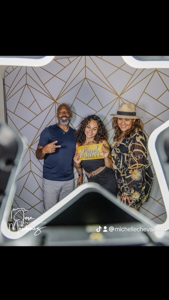 CoachChevalier's tweet image. #linkedbythelegacy #proudparents #collegegrad #TexasTech #classof2024 #studentathlete ♥️