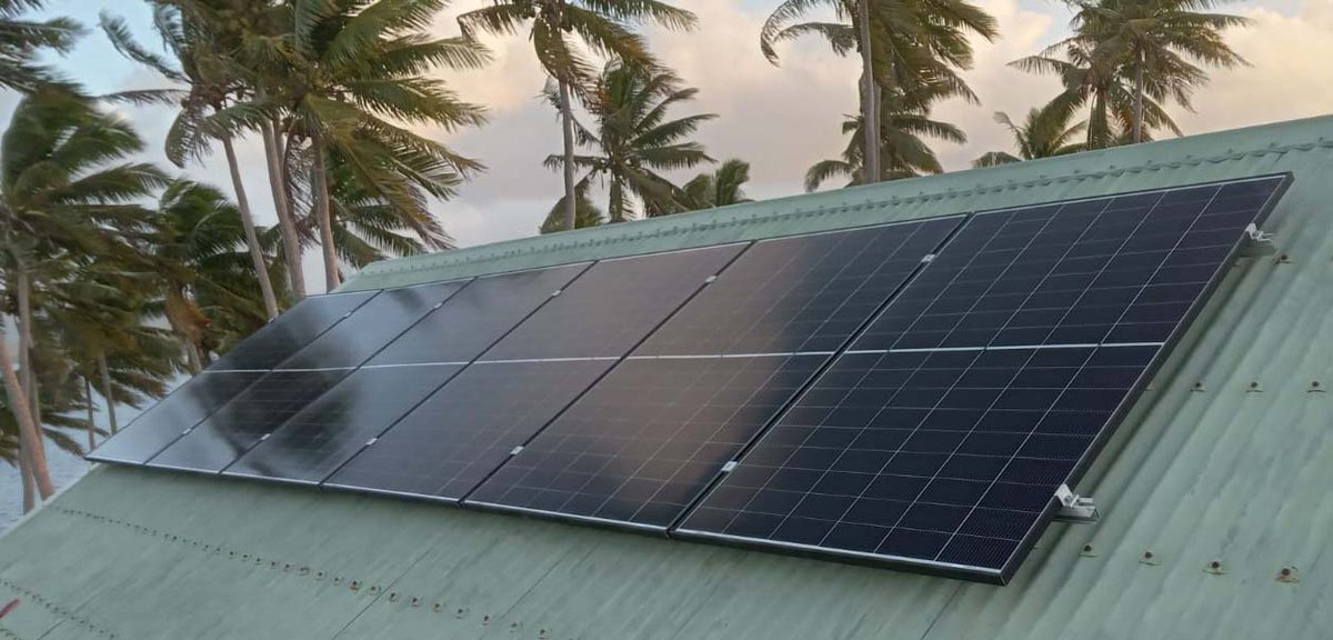 SolarFiji's tweet image. 2.64kWp Hybrid Solar System in Bekana Island, Fiji 
solarfiji.org/hybrid-solar-s…

#solarfiji #victronenergy #Phonosolar #bekanaisland #fijiislands #RenewableEnergy #solarsystem #residentialprojects #Hybridsolarsystem