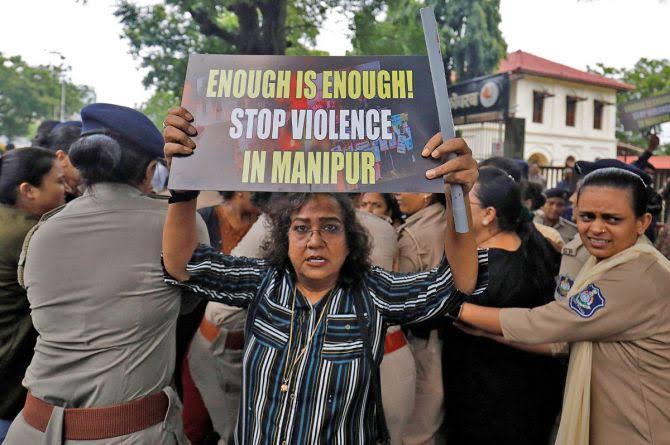 KabirAhamadNSUI's tweet photo. Being an Mainpuri,this is my question to Indian media -

🆘#ManipurViolence is going on from last one &amp; half years but you din't get time to broadcast our news.

🆘Now you are covering #BangladeshViolence 24×7. Why discrimination?

🆘#Bangladesh is more important than #Manipur? https://t.co/drbiRAZ9hq