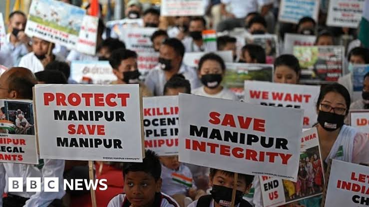 KabirAhamadNSUI's tweet photo. Being an Mainpuri,this is my question to Indian media -

🆘#ManipurViolence is going on from last one &amp; half years but you din't get time to broadcast our news.

🆘Now you are covering #BangladeshViolence 24×7. Why discrimination?

🆘#Bangladesh is more important than #Manipur? https://t.co/drbiRAZ9hq
