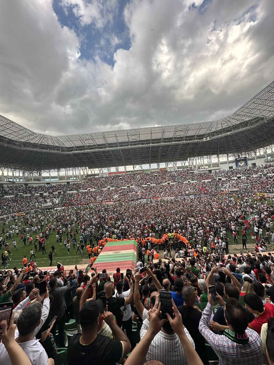 Seni yok sayacaklar ama sen daha çok var olacaksın.

 #Amedspor