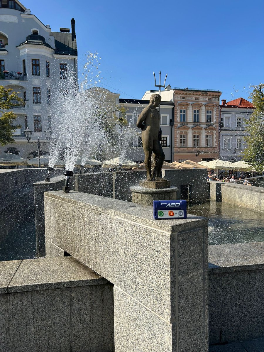 De piepkleine Vivest M3 AED:
*slechts 640 gram
*zo klein dat hij in je achterzak past
*kind knop voor gebruik op alle leeftijden 
*razendsnelle analyse van slechts 7 seconden

Binnenkort verkrijgbaar! Hartveiligheid; altijd en overal

Ga naar ThuisAED.nl voor info