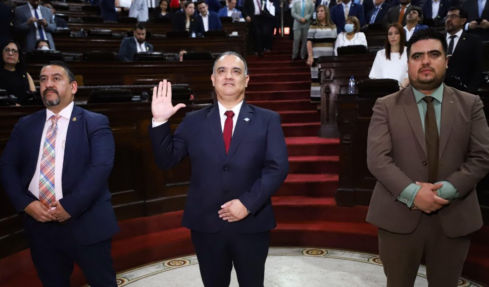 CanalAntigua's tweet photo. Carlos Humberto Sandoval Orellana es electo para dirigir la Defensa Pública Penal. Fue designado para el cargo con el respaldo de 116 legisladores⬇️
#Director #Elección #IDPP #Congreso
https://t.co/whObtDhHow https://t.co/m4lwOGMpA3