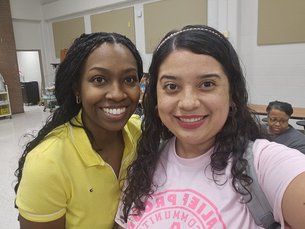 Always a joy seeing former coworkers🩷✨️ We are all doing amazing things for our community. In Alief we are family🫶🏼 #WeareAlief <a href="/AliefISD/">Alief ISD</a> <a href="/ajbushelem/">Bush Elementary</a> <a href="/yamilets777/">camargo</a> <a href="/AvilesAnahy/">Anahy Aviles</a> <a href="/AdminVerow/">𝑫𝙧. 𝑺𝙝𝒂𝙬𝒏 𝑽𝙚𝒓𝙤𝒘</a> <a href="/ms_dunn16/">Ms. Dunn, M.Ed</a>