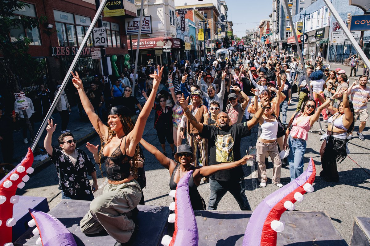 ivalueculture's tweet image. What #doomloop? All I see is a #boomloop! 
#lovefestsf 
#sanfrancisco 
#bayarea #valueculture