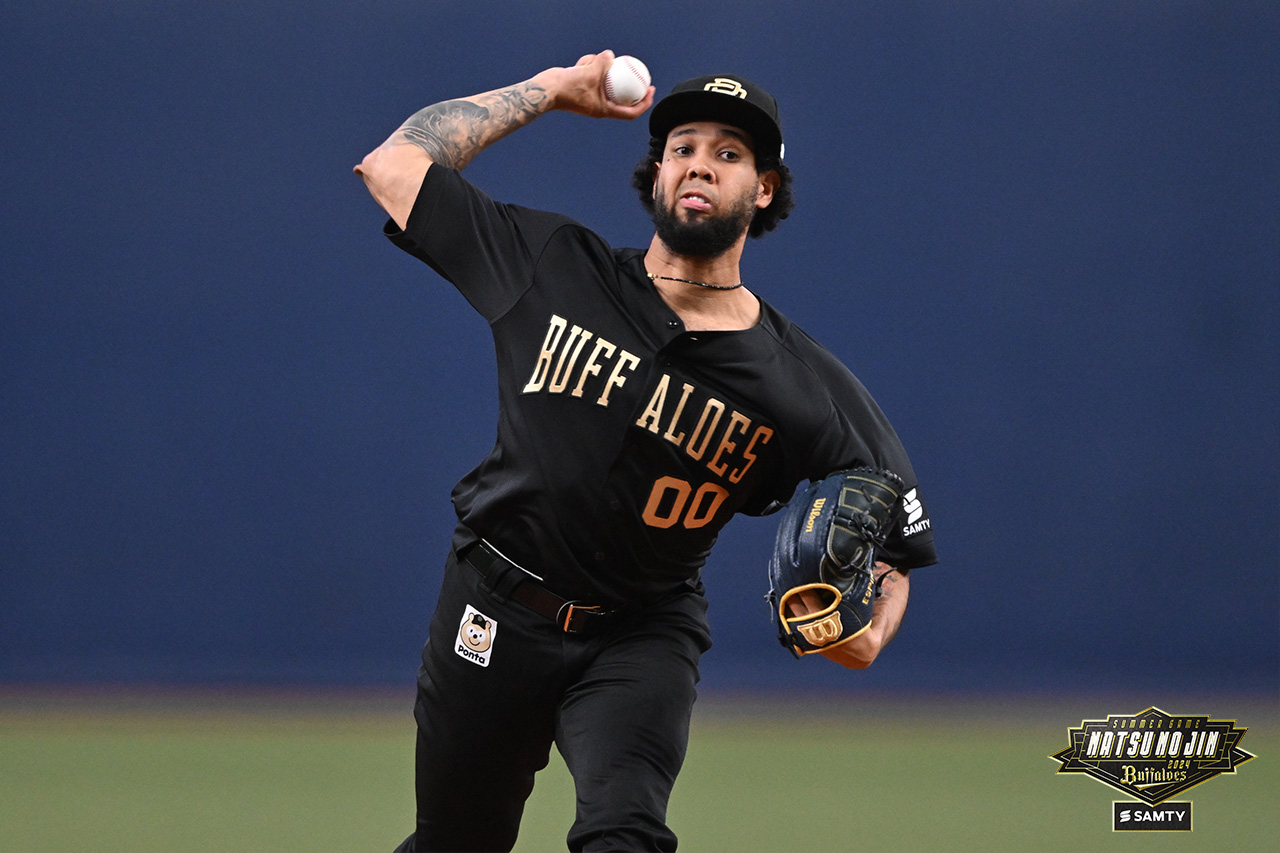オリックスバファローズ2024 フード付き中綿ジャケット 2_1.jpg